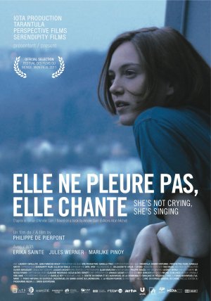 Elle ne pleure pas, elle chante