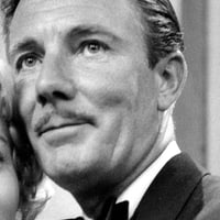 Tom Helmore(1904-1995)