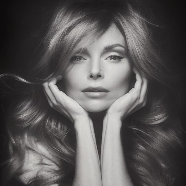 Izabella Miko