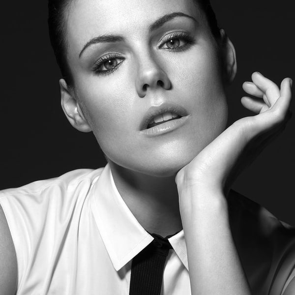 Kathleen Robertson(I)