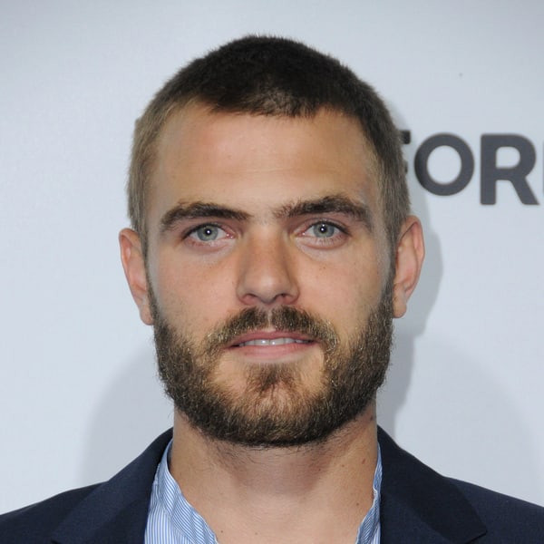 Alex Roe(I)
