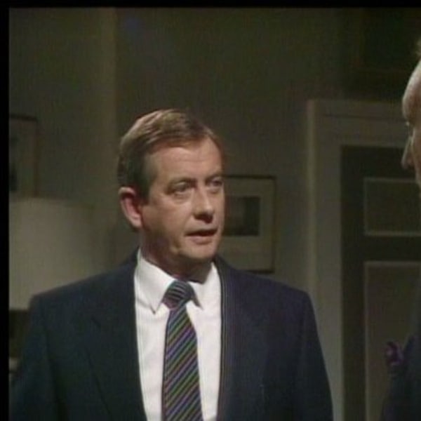 Derek Fowlds(1937-2020)