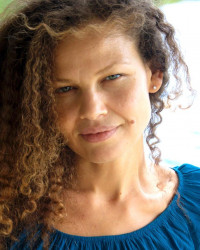 Alana Davis