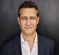Robert Gant