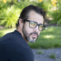 Dav DeCuir