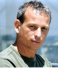 Yftach Katzur