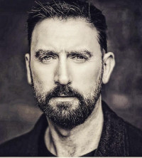 Dez McMahon