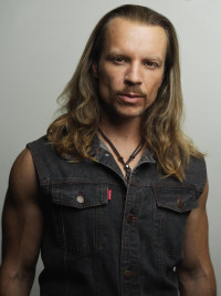 Dustin Leighton