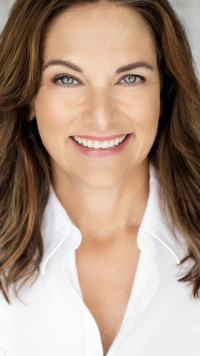 Holly Davidson