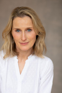 Isobel Raine
