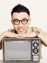 Xinwei Hou
